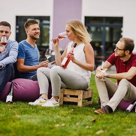 Meyerhof - Bioweingut, Vinothek & Gaestehaus 3*