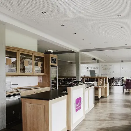 Meyerhof - Bioweingut, Vinothek & Gaestehaus