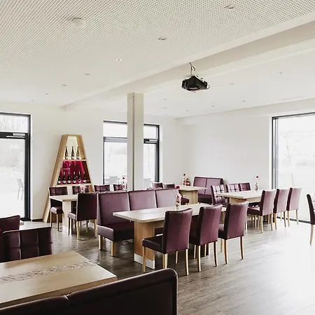 Meyerhof - Bioweingut, Vinothek & Gaestehaus Szálloda 3*