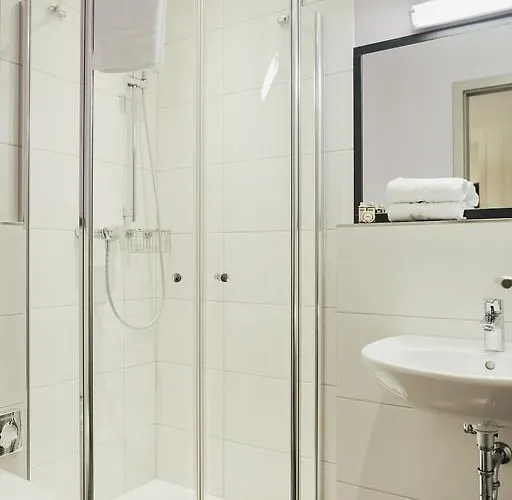 Meyerhof - Bioweingut, Vinothek & Gaestehaus פלונהיים